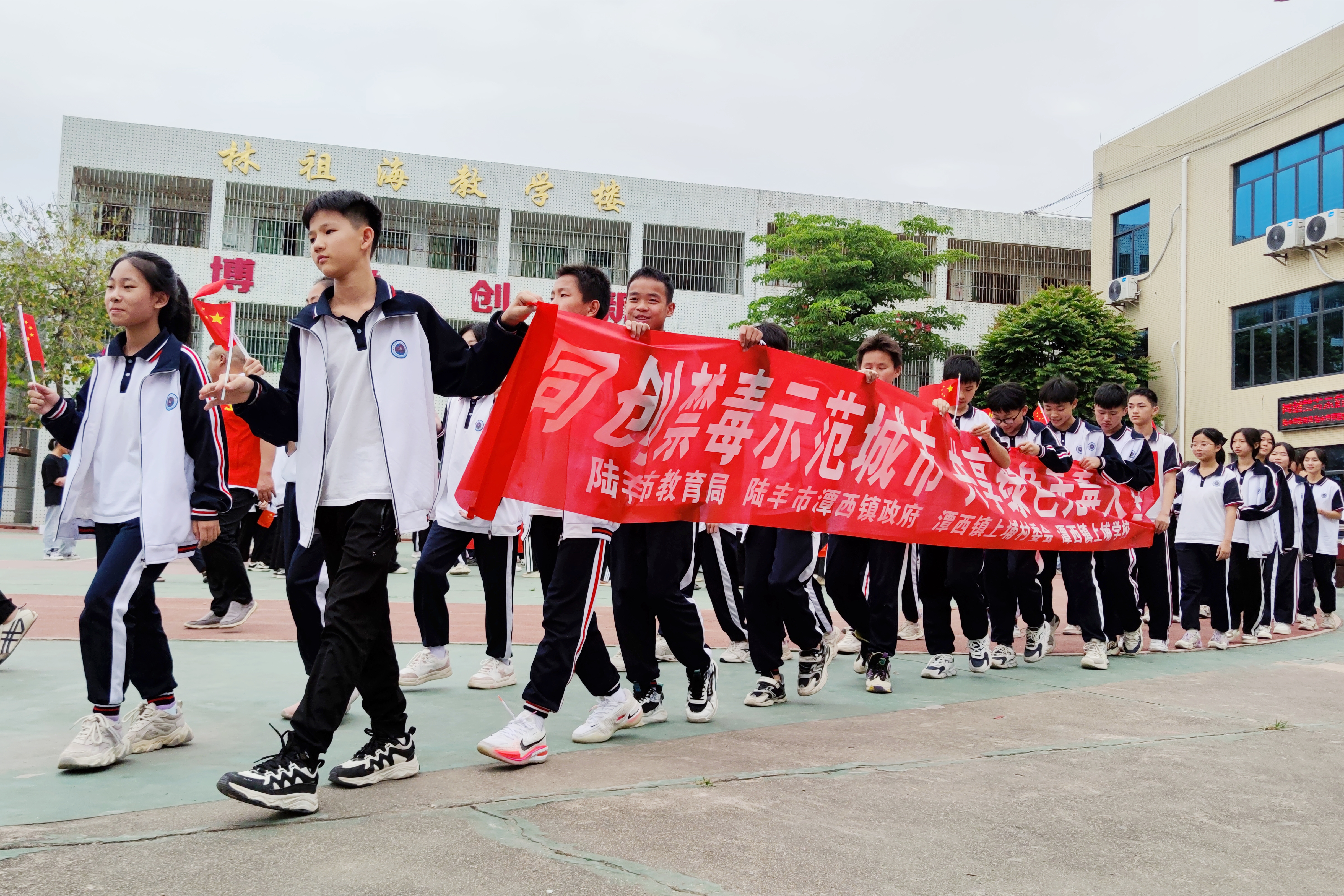 禁毒宣傳進校園4.png