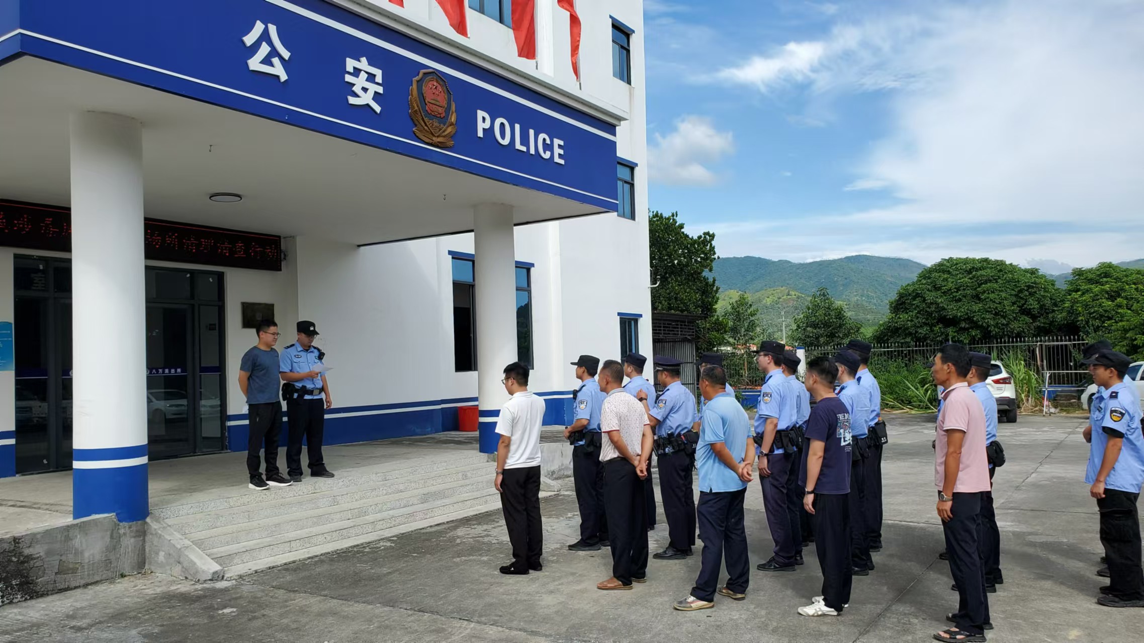 20241026八萬鎮(zhèn)開展涉毒風險行業(yè)專項清理清查統(tǒng)一大行動.doc_1