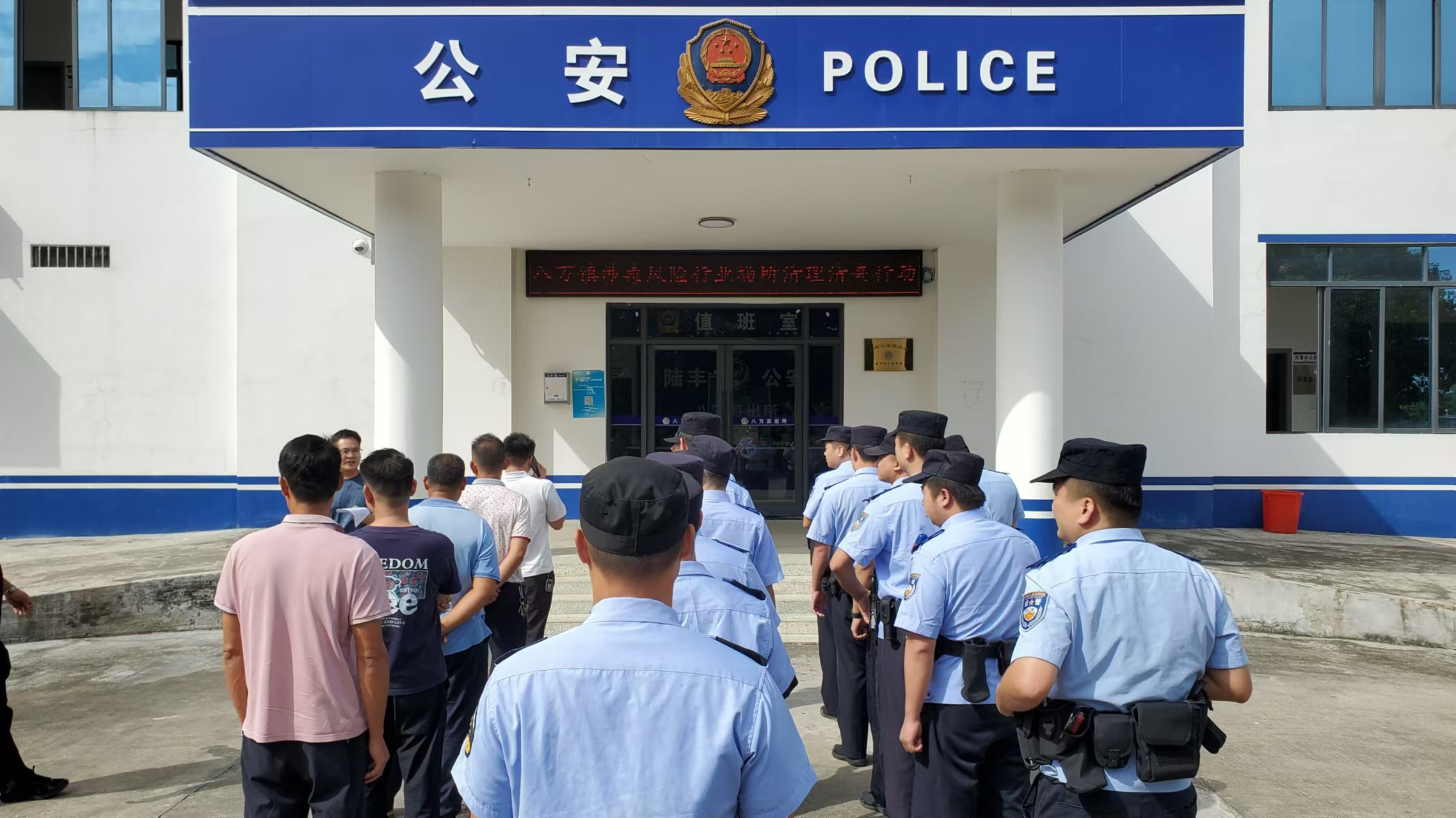 20241026八萬鎮(zhèn)開展涉毒風險行業(yè)專項清理清查統(tǒng)一大行動.doc_2