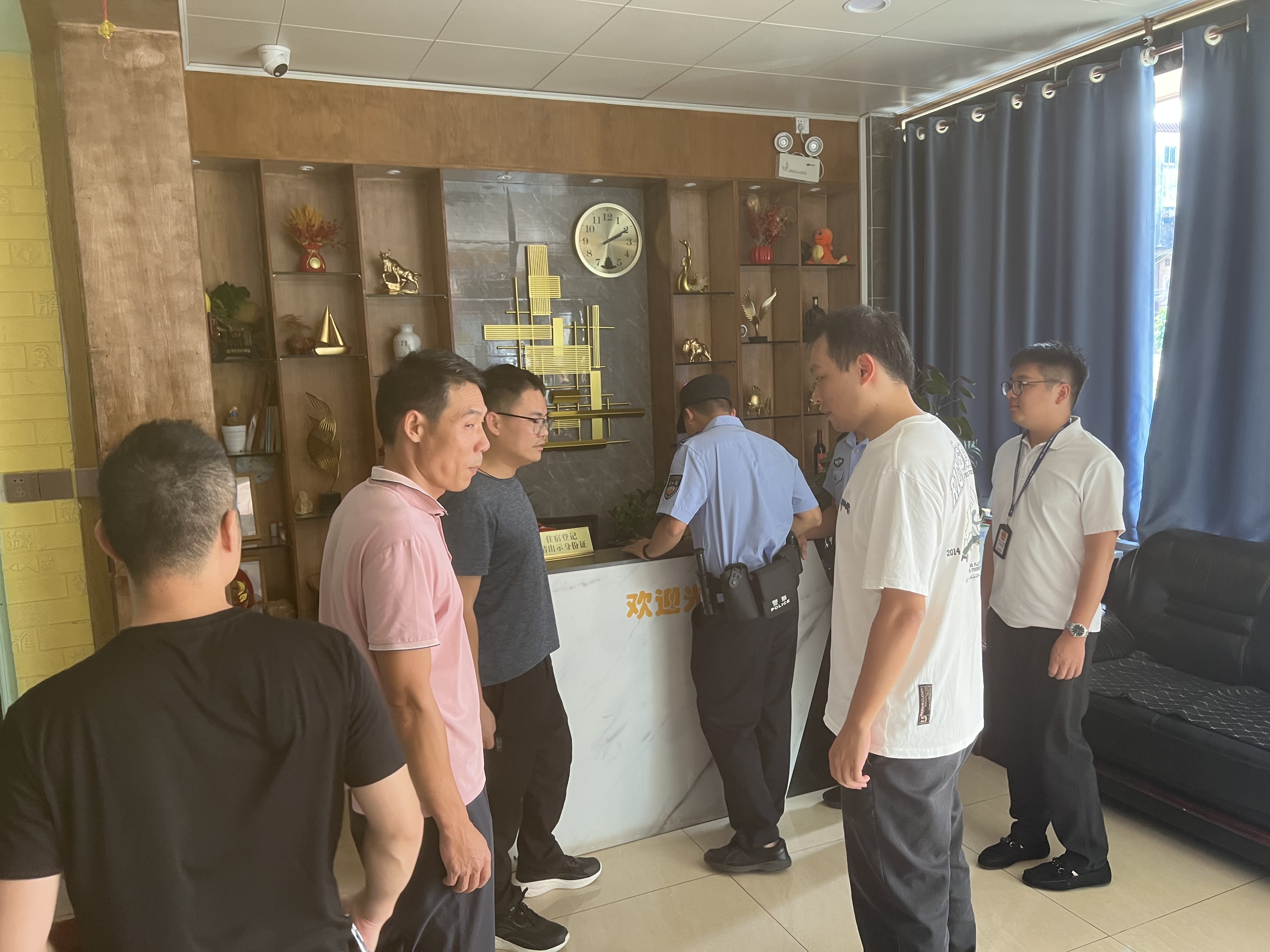 20241026八萬鎮(zhèn)開展涉毒風險行業(yè)專項清理清查統(tǒng)一大行動.doc_4