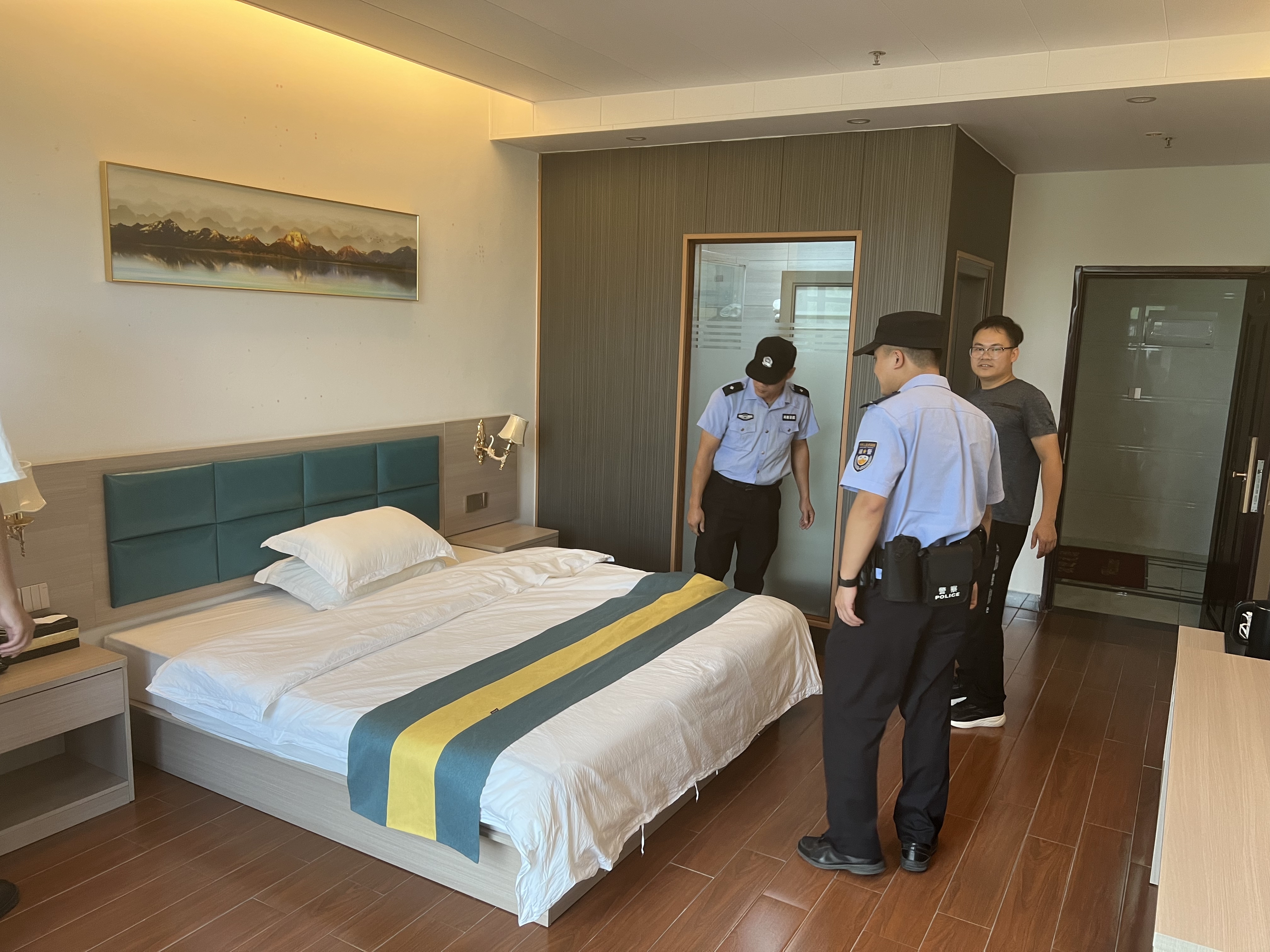 20241026八萬鎮(zhèn)開展涉毒風險行業(yè)專項清理清查統(tǒng)一大行動.doc_5