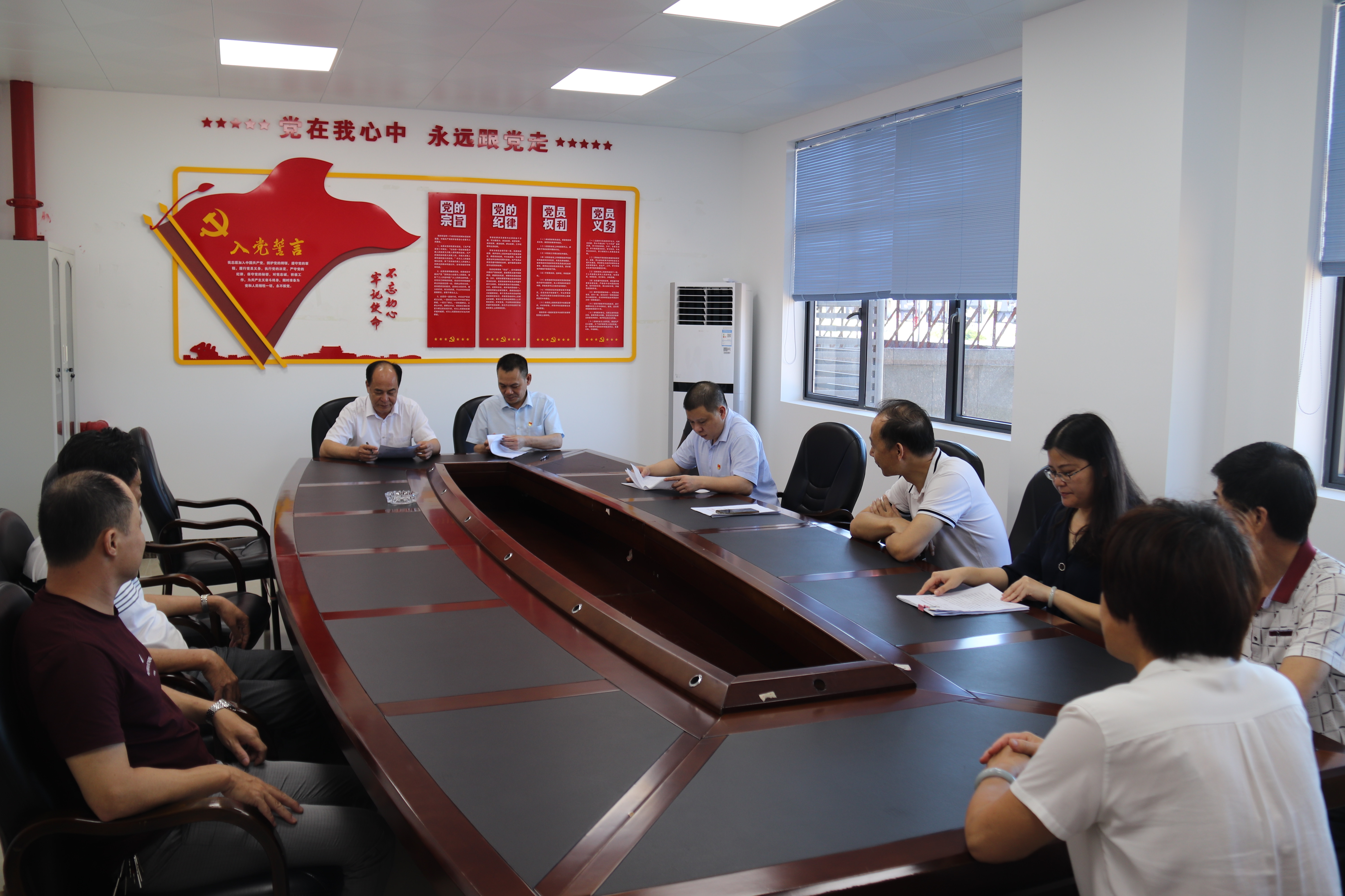 中共陸豐市自然資源局機(jī)關(guān)委員會(huì)到東海鎮(zhèn)烏坎村開展“雙報(bào)到、雙服務(wù)”工作 1.jpg